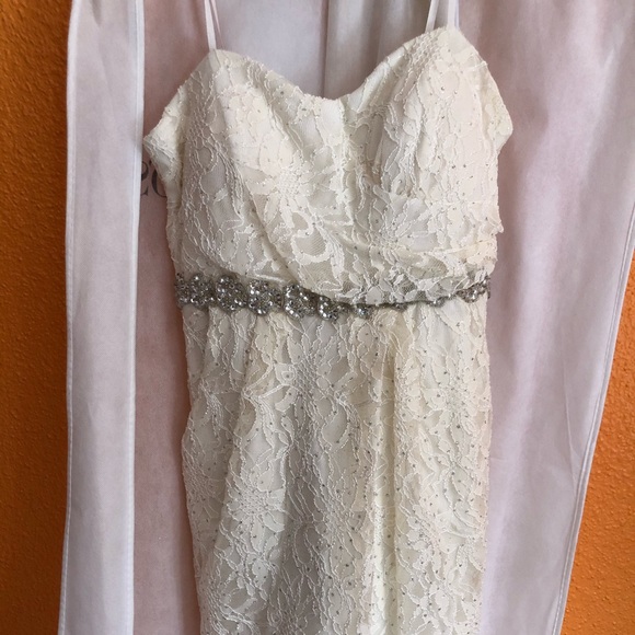 Wedding Dress - Picture 1 of 5